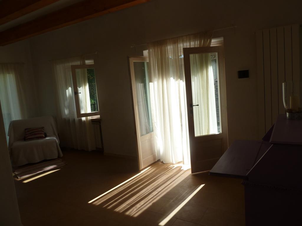 B&B Al Giardino Dei Mandorli Prasco Δωμάτιο φωτογραφία